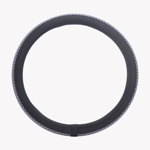 Funda de <span class=keywords><strong>Volante</strong></span> de Cuero Brillante de Cobertura Total <span class=keywords><strong>con</strong></span> 3 Radios y Base Antideslizante para Mayor Seguridad y Estilo al Conducir - Product Image 3