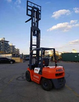 Nouvelle Chariot élévateur à palettes Toyota 3 tonnes, moteur diesel, pneus pleins, faible nombre d'heures, garantie 1 an, modèle 2016, mât 3 étages, transmission 4x4