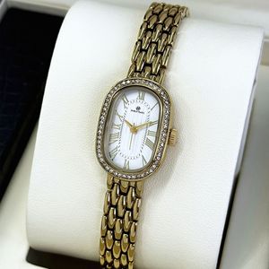 Montre-bracelet de luxe pour femme, style elliptique, élégante, montre à quartz résistante à l'eau, couleur verte - Product Image 3