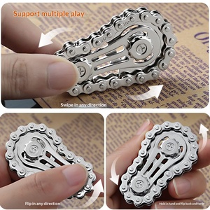 Spinner Metálico con Diseño de Engranajes y Cadenas para Aliviar el Estrés en el Escritorio - Product Image 5