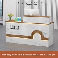 QT-223X Comptoir de réception lumineux incurvé moderne et minimaliste en panneau artificiel de 100 cm pour magasins de vêtements et instituts de beauté