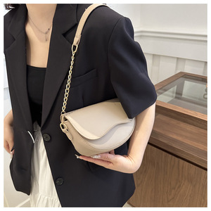 NOUVEAU <span class=keywords><strong>Sac</strong></span> à bandoulière en PU pour femme avec larges bretelles et chaînes, idéal pour l'automne/hiver – <span class=keywords><strong>Sac</strong></span> fourre-tout durable et portable - Product Image 6