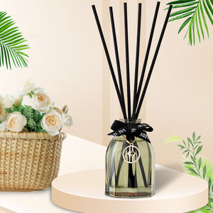 Parfum de maison, marque privée, bouteille en verre de 50Ml, huile essentielle, diffuseur de roseaux avec bâtons en rotin - Product Image 2