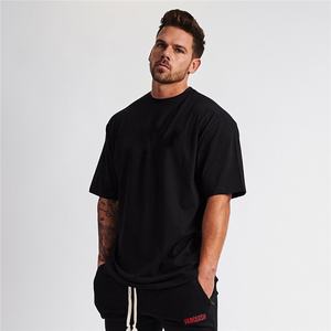 T-Shirt da <span class=keywords><strong>Uomo</strong></span> per Palestra in Cotone Oversize con Spalle <span class=keywords><strong>Larghe</strong></span> e Logo Personalizzato - Product Image 2
