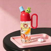 Bouteille d'eau mignonne à grande capacité avec figurine, gobelet en plastique avec paille et poignée pour enfants et étudiants, tasse élégante pour boisson