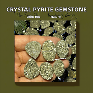 Bijoux de luxe faits à la main - Bracelet en pierre naturelle à changement de couleur, cabochon en pyrite cristalline taille cœur, dos semi-plat, par Reign on Resin - Product Image 2