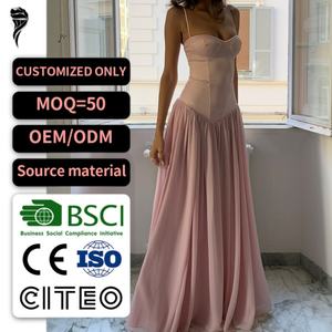 Robe longue rose poudré à fines bretelles pour femme, en mousseline fluide, avec décolleté cœur et dos lacé - Product Image 1