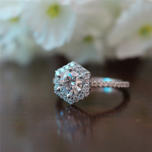 Anello di Fidanzamento in Zircone Tono Platino per Donne, Elegante Gioiello da Dito per Proposta e Matrimonio - Product Image 3
