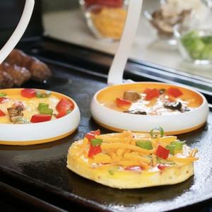 แหวนไข่ซิลิโคนเกรดอาหารสำหรับทอดไข่ ทำแพนเค้ก แบบไม่ติดกระทะ ใช้สำหรับย่างบาร์บีคิว พร้อมด้ามจับพลาสติกยาว - Product Image 5