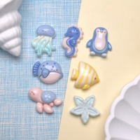 100 piezas de dijes de resina planos con forma de peces, caballitos de mar y pingüinos, ideales para decoración de teléfonos y accesorios de joyería DIY