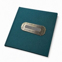Album personnalisé à couverture rigide cousue, gaufré, avec emblème en laiton antique incrusté, couverture en tissu et bordure de page dorée – Vente directe usine