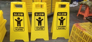Chất Liệu PP Nhựa Một Hình Dạng Đường Màu Vàng An Toàn Cho Trẻ Em Bảng Cảnh Báo Làm Chậm Trẻ Em Chơi Dấu Hiệu - Product Image 3