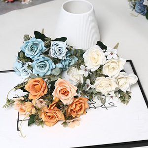 Bouquet de roses artificielles en soie Lichao, style européen, petits bouquets pour mariage et décoration intérieure - Product Image 1