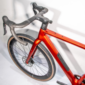 Nuevo Modelo 2026 GR-2 Bicicleta de Carretera de Carbono con 12 Velocidades, Horquilla con Suspensión, Freno Hidráulico, Manillar Integrado, Capacidad de Carga de 100 kg - Product Image 2