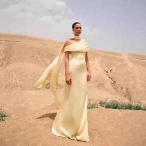 Collezione <span class=keywords><strong>Invernale</strong></span> 2025: Abito Casual da Donna in Tessuto, Senza Maniche, Plissettato, Asimmetrico, Lunghezza a Terra, Design di Nicchia - Product Image 1
