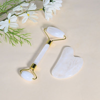 Masseur facial rafraîchissant en pierre pour le lifting et le décongestionnement, ensemble de rouleaux de jade en cristal blanc naturel et outils Gua Sha