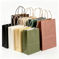 Sac d'emballage en kraft imprimé sur mesure avec logo et poignée, idéal pour la vente à emporter, le commerce de détail et la promotion de marque
