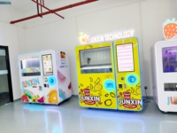 Distributeur automatique intelligent de smoothie de parcs d'attractions de plage d'été Pièce de monnaie à dégagement rapide indispensable pour soulager la chaleur estivale