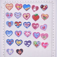 Accessoires de bijouterie et capillaires en PVC plat, motifs graffiti, amour, dessin animé, mignons, transfrontaliers, broches, breloques et décorations DIY pour coques de téléphone portable