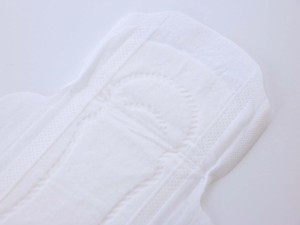 Serviettes hygiéniques intimes biologiques offrant une forte absorption et une protection fiable contre les fuites pour les règles des femmes. - Product Image 4