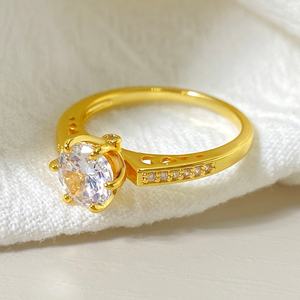 Anillo de Compromiso Promise Bridal, Chapado en Oro de 18K, Corte Redondo Tradicional, Anillo de Boda de Lujo con Circonita para Mujer - Product Image 6