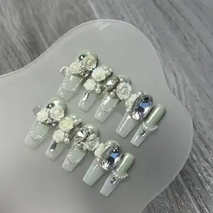 Fleur de Luxe Extra Longue 3d Vert Menthe Perle Couverture Complète Artificielle 10 Pcs Russe Manucure Couleur Set Kit Press On Nails En Gros