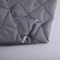 Tissu gaufré ultrasonique en taffetas de polyester imperméable Couverture d'isolation de bouche d'incendie ultra-épaisse Stock pour accessoires de voiture