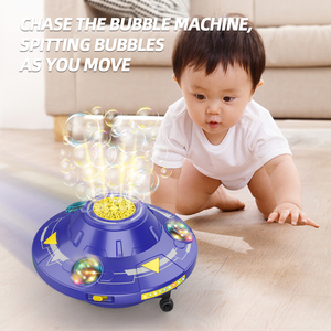 Machine à bulles UFO rotative à 360 degrés unique pour enfants avec lumières LED clignotantes et musique Souffleur de bulles automatique Jouet de fête - Product Image 2
