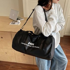 2025 Waterproof PU <b>Leather</b> Travel Fitness Yoga <b>Bag</b> Shiny Silver Travel Tote <b>Bags</b> Customized Luggage Storage <b>Bags</b> - Product Image 5