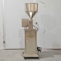 Machine de remplissage à pompe à engrenages électrique pour l'emballage de détergent à lessive et de liquides de nettoyage