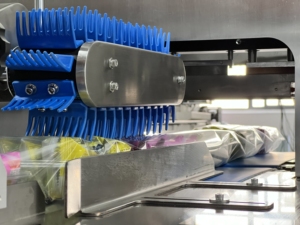 Hoàn toàn tự động khí nén PLC động cơ gói thực phẩm phim nhựa gối bánh bao Bun Spaghetti bánh mì Macaron dòng chảy máy đóng gói - Product Image 4