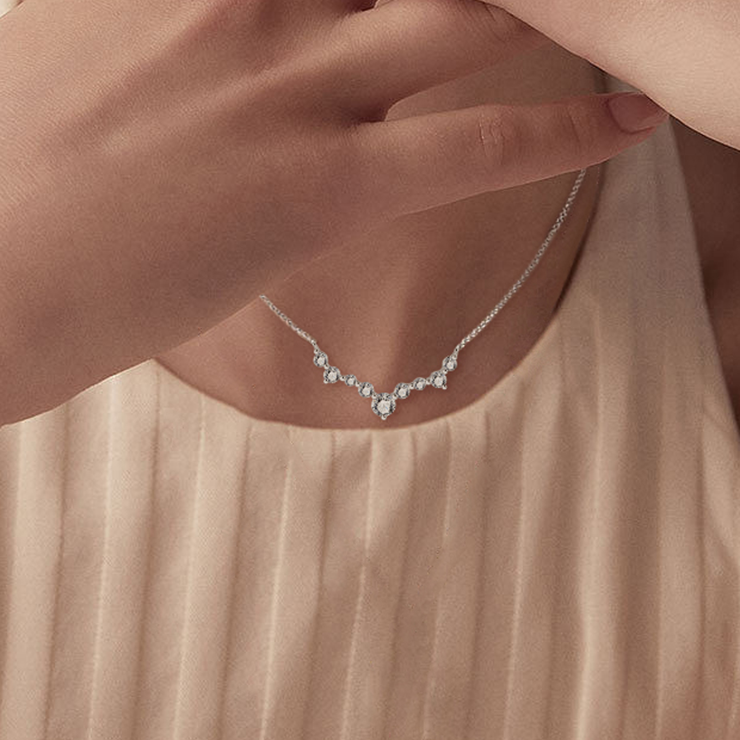 Collier Chaîne Et Pendentif En Or Blanc 18 Carats Et Diamants - Occasion, Superbe état