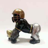 Figurine de gorille de football américain en résine, design color block casque et maillot, décoration de table unique pour l'entrée de la maison