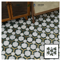 Mur intérieur de villa, luxe moderne, sur mesure, en acier métallique avec parquet en pierre naturelle verte, motif floral, mosaïque de marbre irrégulière