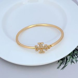 Joyería fina para mujer, brazalete abierto para pulsera con incrustaciones de diamantes de imitación, letras pequeñas, diseño Simple, marca, gran oferta, venta al por mayor de fábrica - Product Image 3