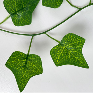 Vente en gros de guirlande de <span class=keywords><strong>lierre</strong></span> de plantes artificielles en PE, fausses plantes de vigne suspendues <span class=keywords><strong>avec</strong></span> feuilles vertes pour décoration de jardin et de maison de mariage - Product Image 4