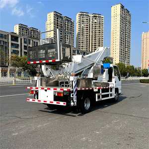 Camion nacelle ISUZU 30M 4x4 32m 34m avec structure de flèche robuste pour les projets d'entretien et d'ingénierie en haute altitude - Product Image 5
