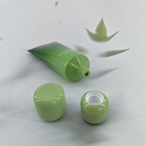 Venta al por mayor de tubos cosméticos elegantes de plástico verde de 60 ml y 100 ml con tapa de rosca y diseño de logotipo con impresión offset brillante para limpiador facial. - Product Image 2