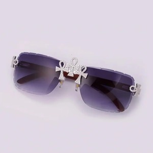 Lunettes de soleil de luxe en moissanite diamantée, sans monture, avec verres teintés, pour défilés de mode unisexes, disponibles à la vente - Product Image 4