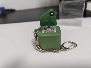 Nueva tendencia recargable Croak Frog colgante llavero sonido luz funciones personalizadas plástico Keycaps juguetes Axis Tester llavero - Product Image 2