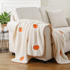 Cobertor de Lã Sherpa com Bordado de Abóbora para Outono, Super Macio, Aconchegante, Quente, Suave, Respirável e Leve para Cama e Sofá - Product Image 1