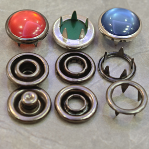 Bán buôn tùy chỉnh vòng ngọc trai <span class=keywords><strong>Snap</strong></span> Nút Kẽm hợp kim <span class=keywords><strong>prong</strong></span> với màu Stones <span class=keywords><strong>4</strong></span> phần cho quần áo - Product Image 3