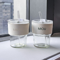 Vente en gros OEM Tasse personnalisée en verre épais, forme dôme vintage ambrée, pour thé, café et restaurant, avec couvercle, paille et manchon isolant