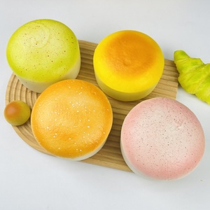 1 unidad de Squishy de PU de plástico sintético, suave, de rebote lento y de subida lenta, con forma de pastel de queso y pan, modelo de comida redondo para descompresión, accesorio de simulación - Product Image 1