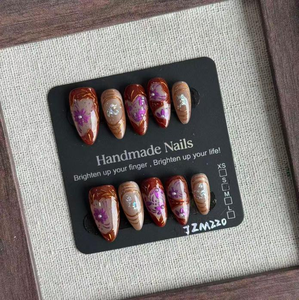 Ongles à presser faits main, style cour royale or rouge, scintillants dorés, fleurs en relief 3D blanches, simples et élégants - Product Image 3
