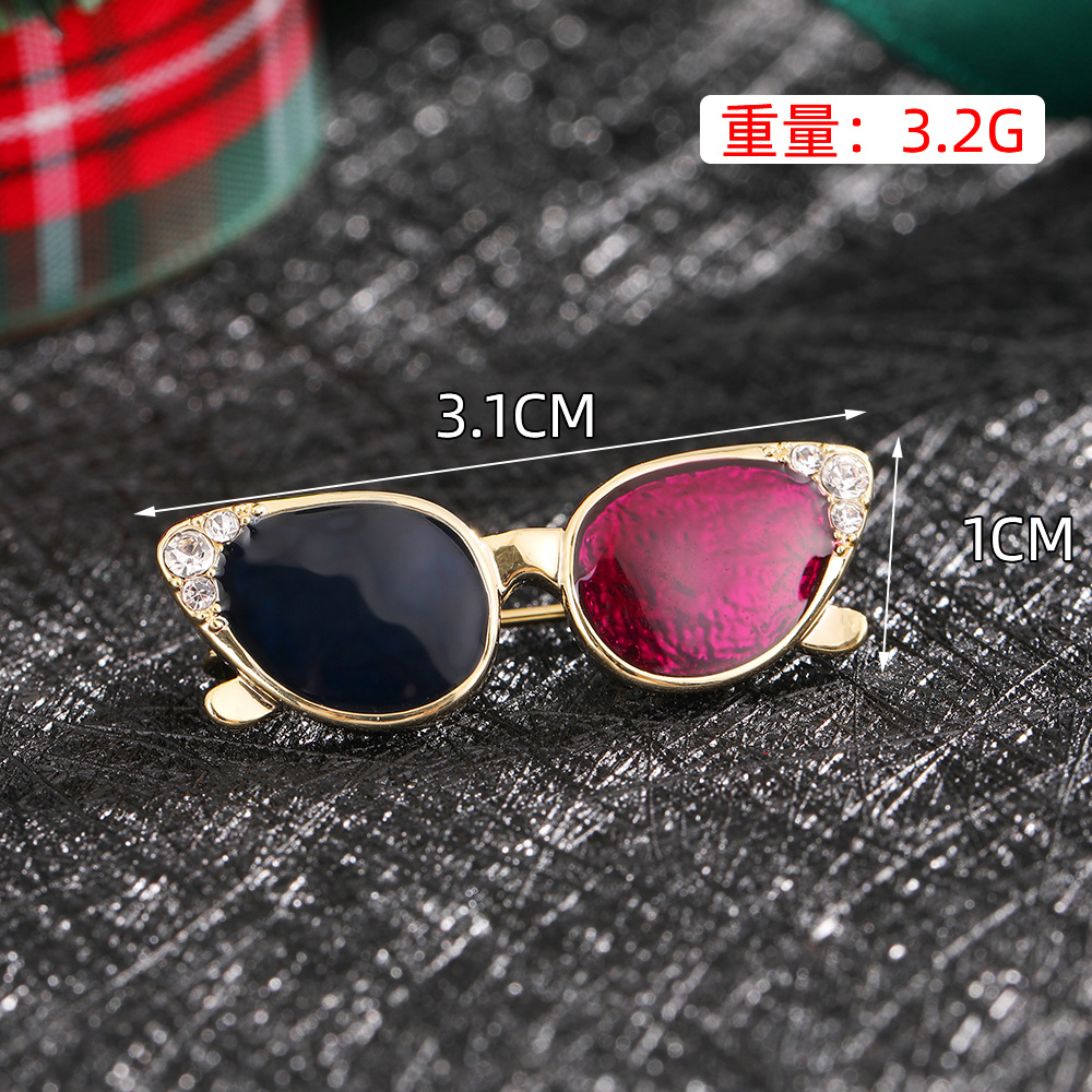 Petites lunettes (3,1 cm de long, 1 cm de large, 3,2 g de poids)