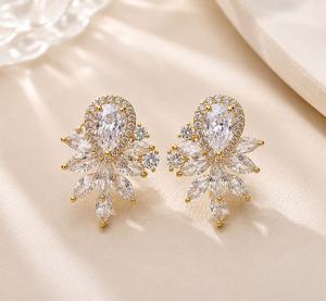 Orecchini Pendenti Classici a Fiore Placcati in Oro 22k con Cristalli e Strass, Gioielli da Sposa per Donne - Product Image 3
