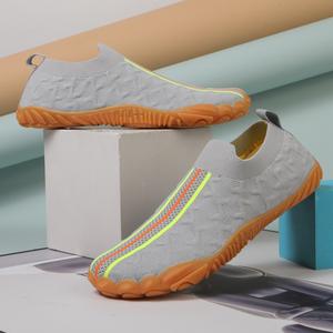 Chaussures de couple décontractées de grande taille chaussures pour femmes tendance à la mode chaussures de marche sportives légères respirantes à surface tissée volante - Product Image 1