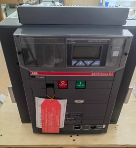 ACB Circuit Breaker E4S4000 4000A Industrial 230V 50Hz Drawer-type Fixed Controller - Product Image 1