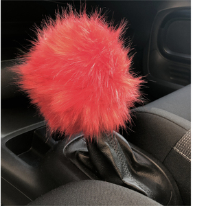 Housse de pommeau de vitesse de voiture en fourrure rouge moelleuse Simoni Racing GKFR avec toucher confortable de qualité supérieure, installation facile - Product Image 2